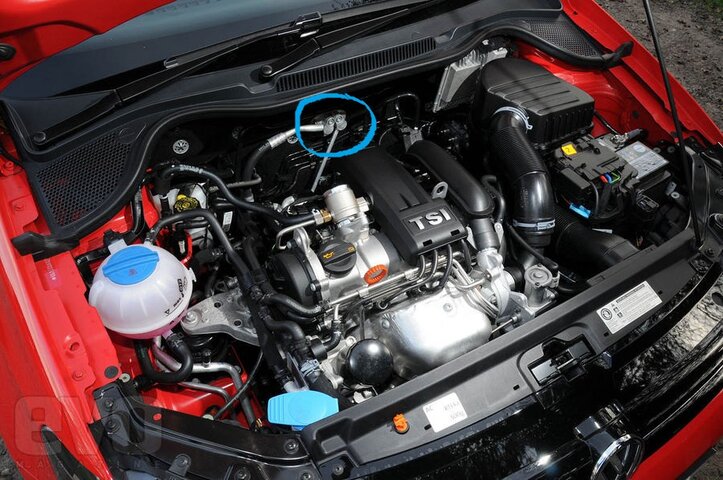 Volkswagen_Polo_1.2-TSI-engine.jpg